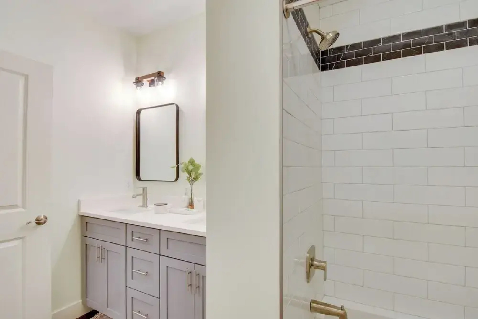 Dtwn Lititz Apt< Half-mi to Park!