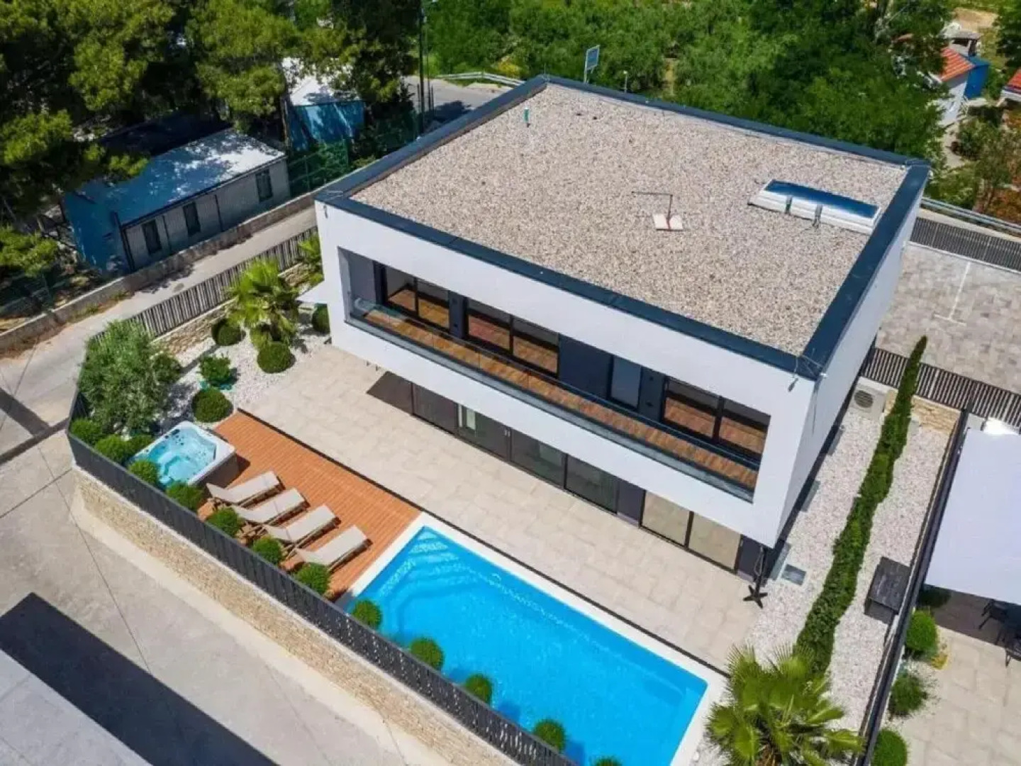 Villa Alpha - Four Bedroom Villa With Swimming Pool