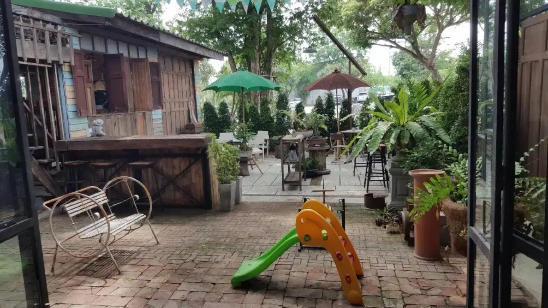 The Country Lake View Hotel