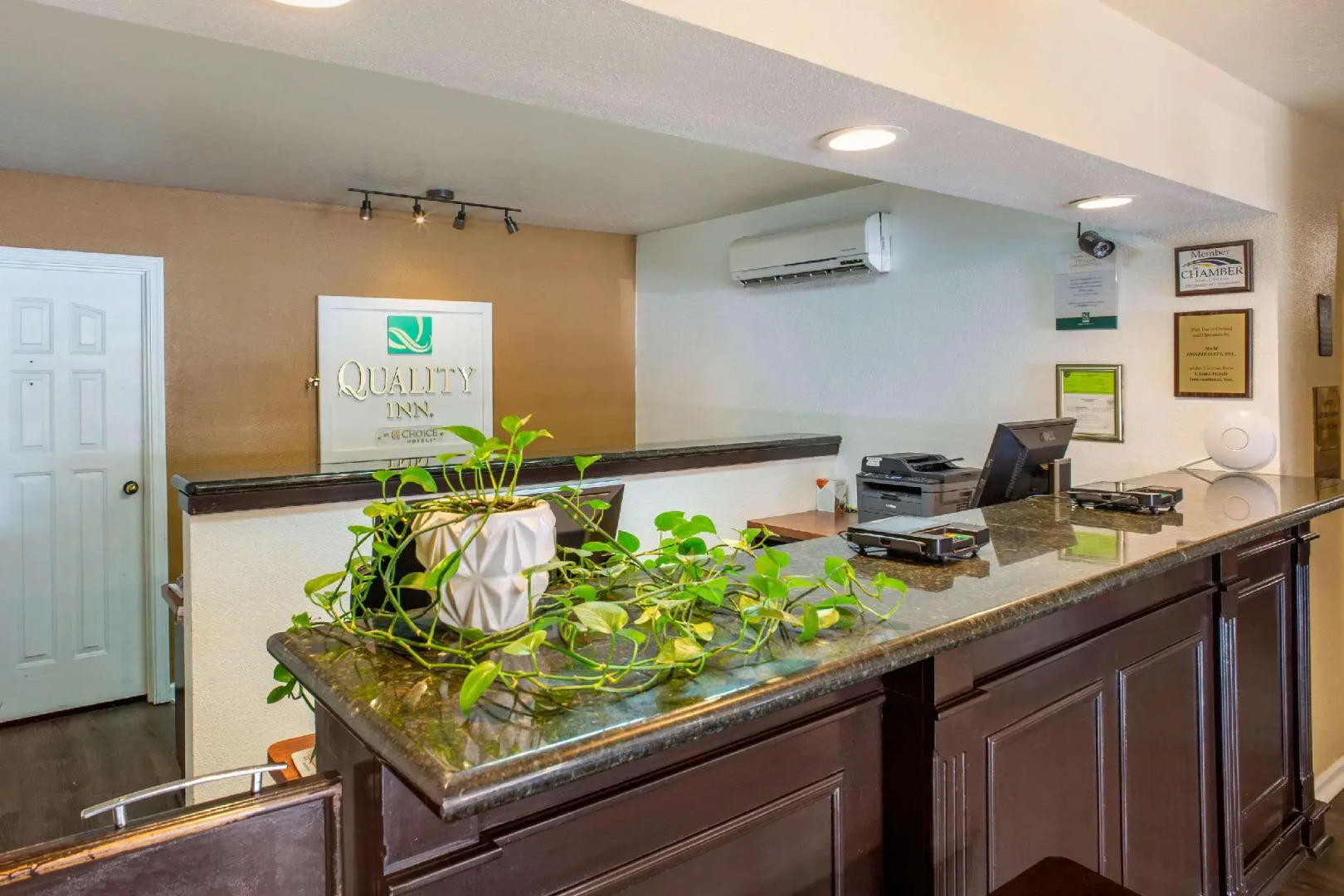 Quality Inn & Suites Tulare