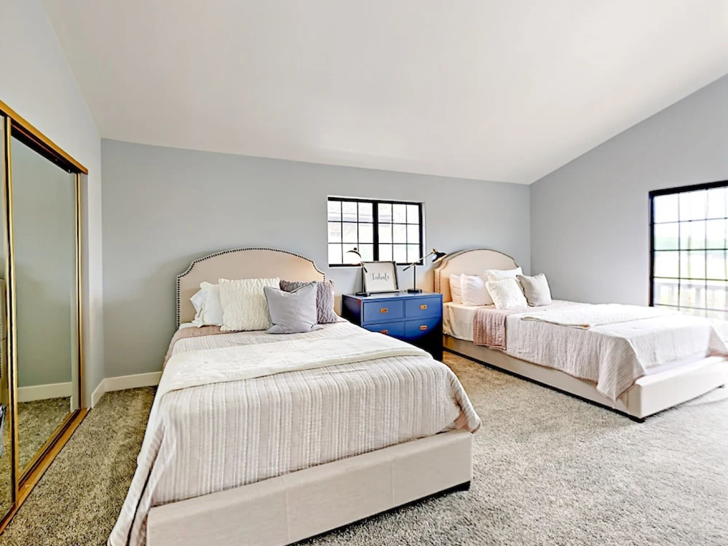 2311 Victoria Avenue Home 3 Bedrooms 2.5 Bathrooms Home