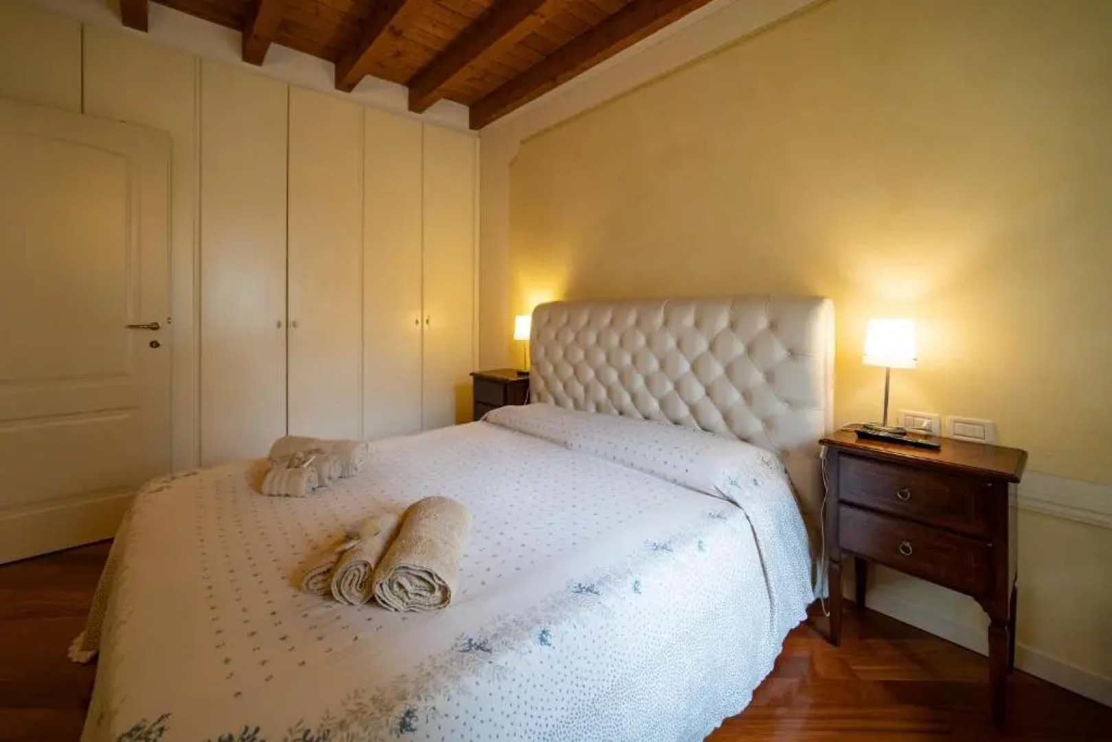 Romantic Lake View House