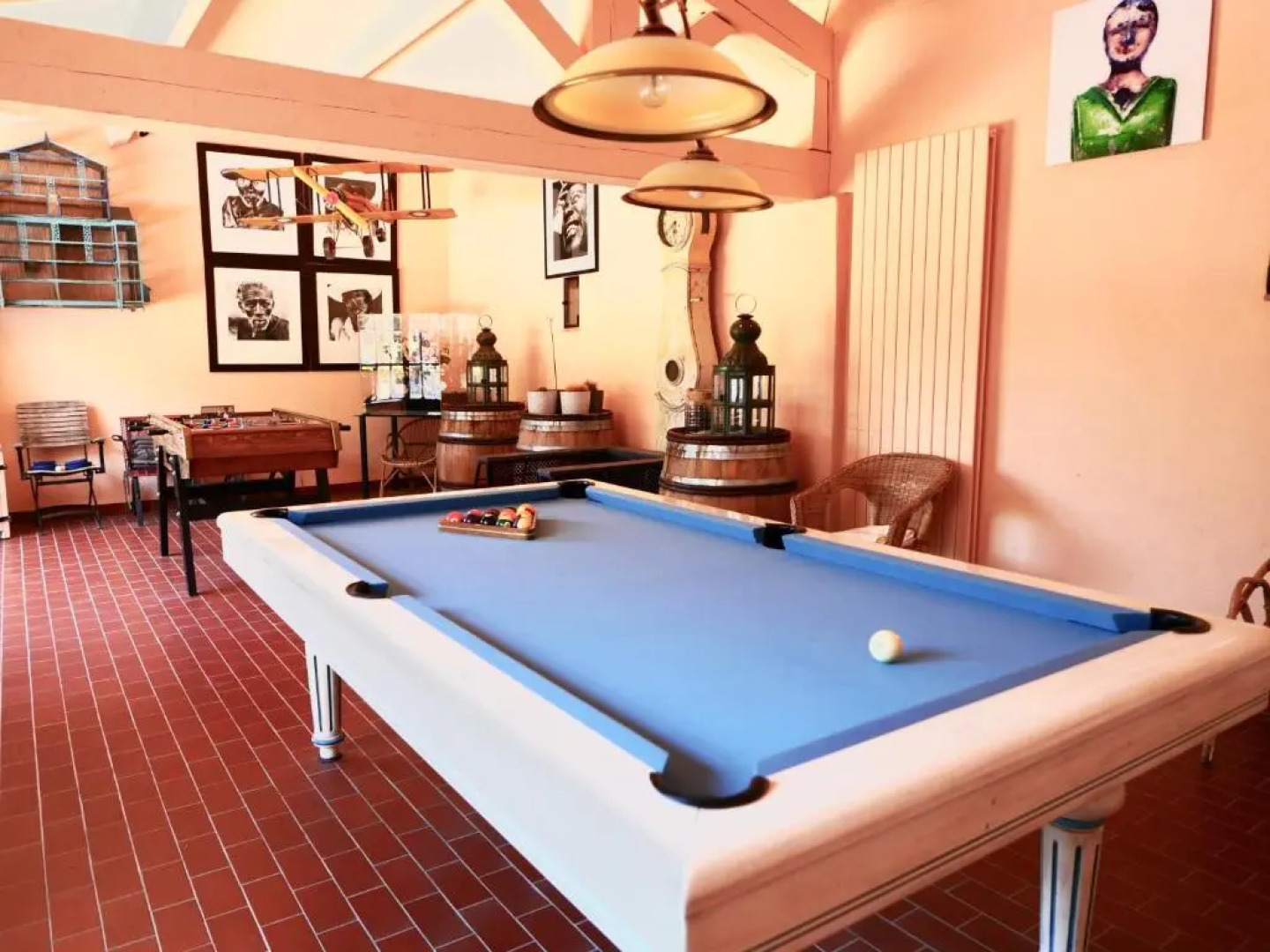 Superbe Mas Provençal 600m2 avec une Superbe Piscine Chauffée et très grand jardin 9000m2, situé au cœur du Luberon en campagne proche de L'Isle sur la Sorgue, 12 personnes, LS2-17 FIGNOULADO