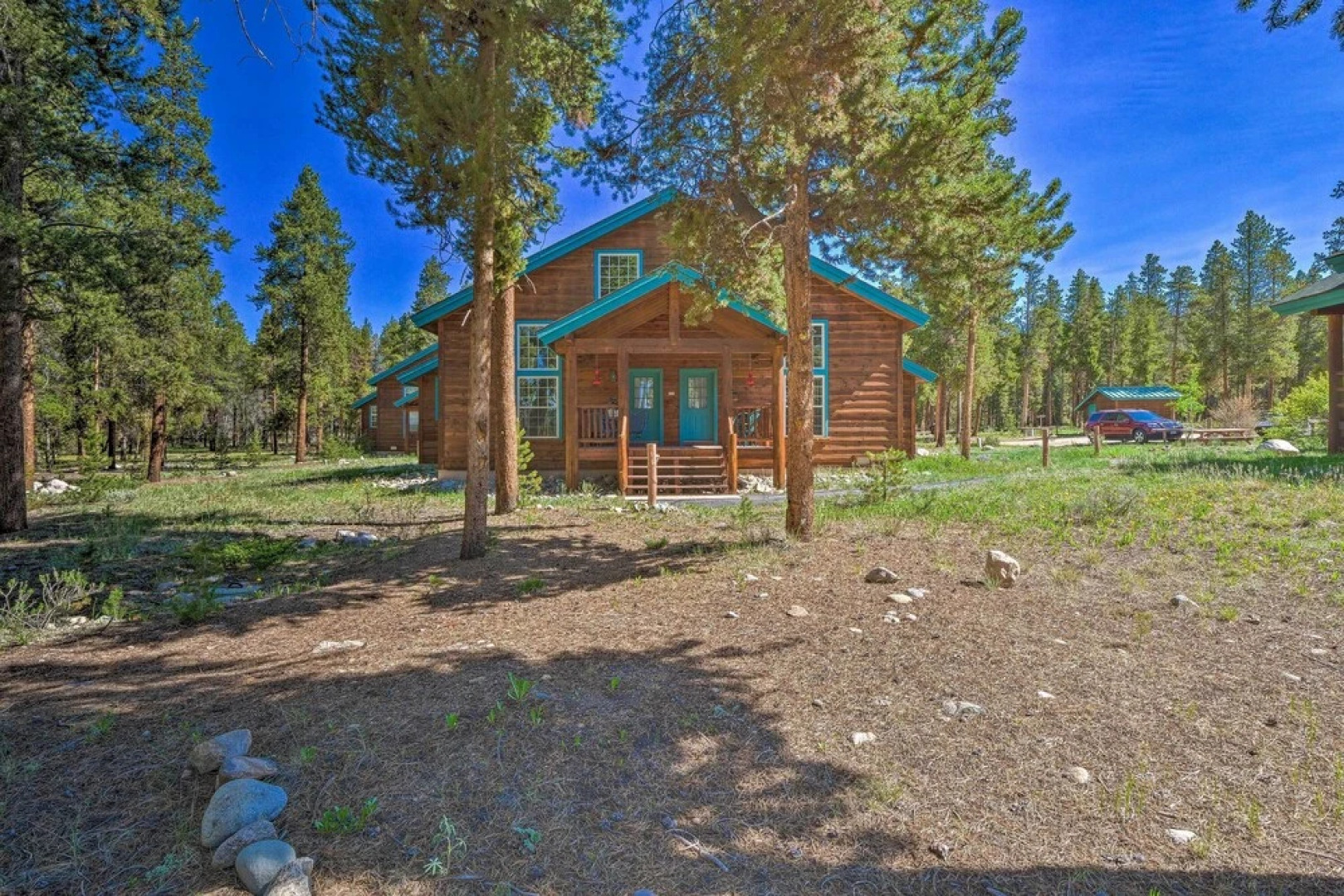 6 Mi to Turquoise Lake: Retreat w/ Covered Deck!