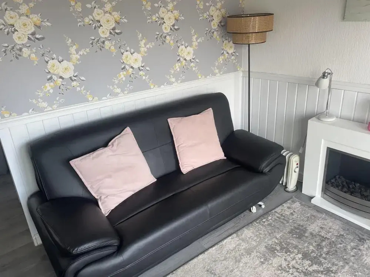 Charming Chalet Nestled in Heart of Clarach Bay