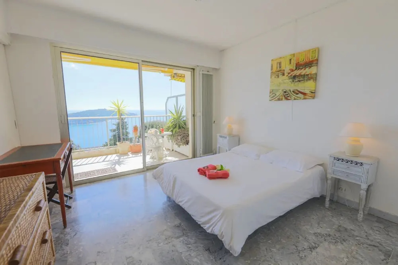 Le California AP1008