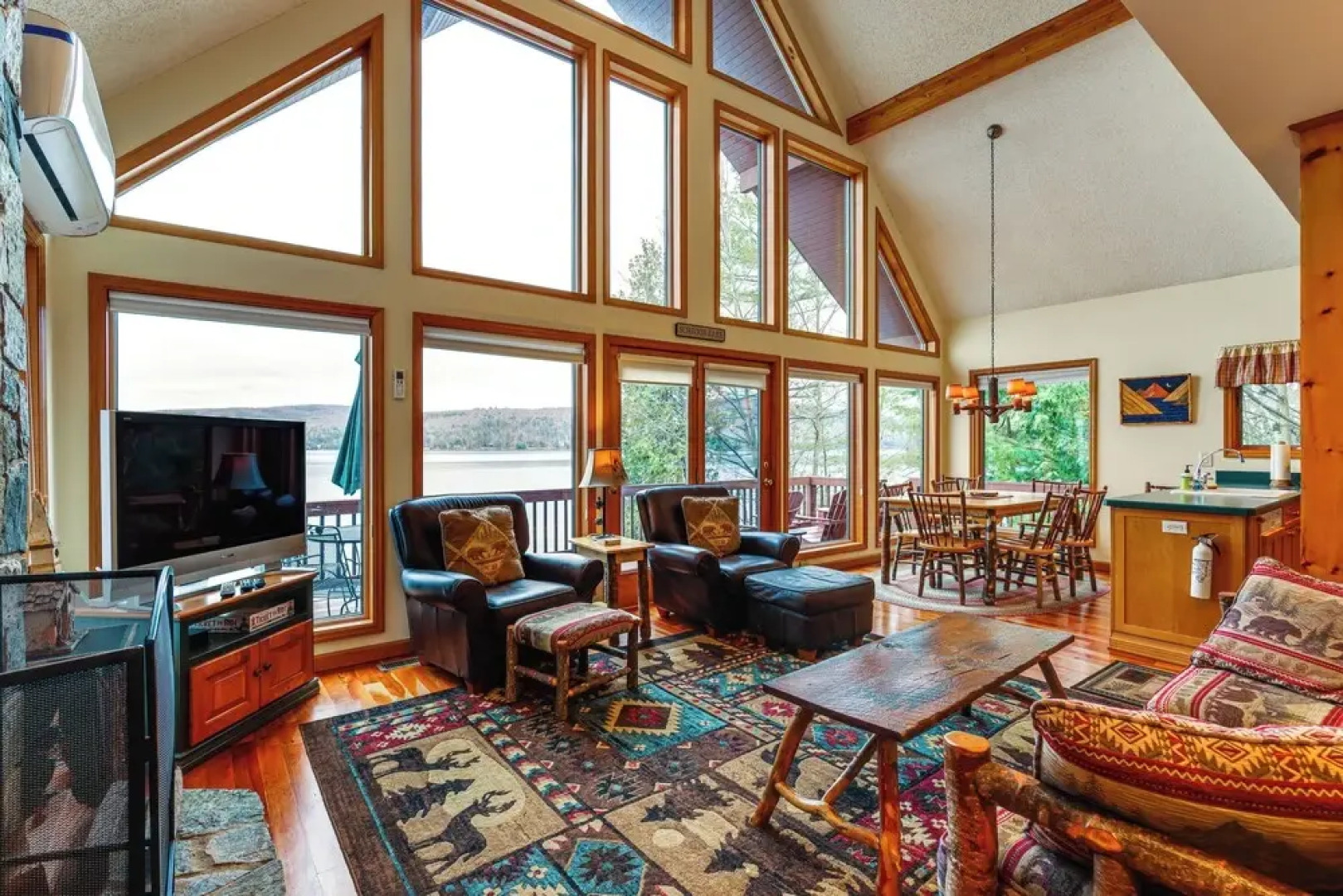 'sweet Serenity' Schroon Lake Family Retreat!