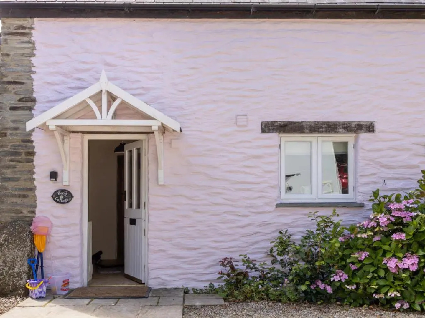 Berry Cottage - 4 Bedroom, Pet-Friendly Cottage Sleeping 8