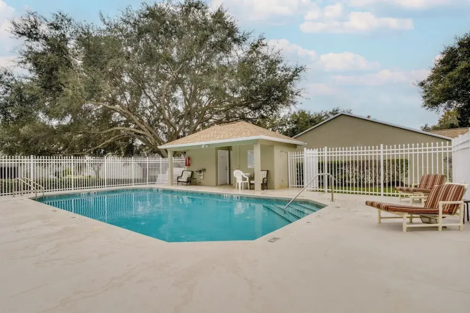 20 Mi to Disney: Condo w/ Pool Access in Clermont!