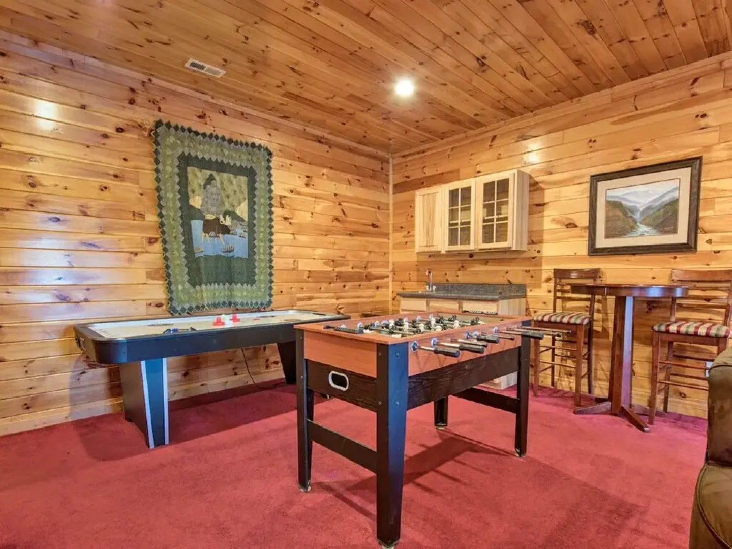 Apple Bear Lodge - Four Bedroom Cabin