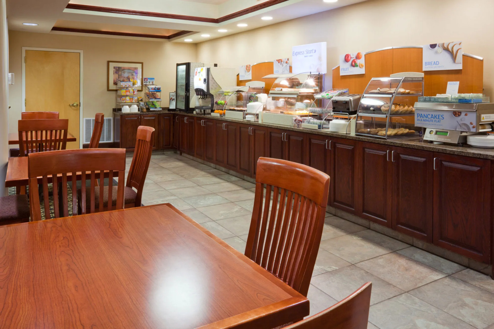 Holiday Inn Express & Suites - Interstate 380 at 33rd Avenue by IHG