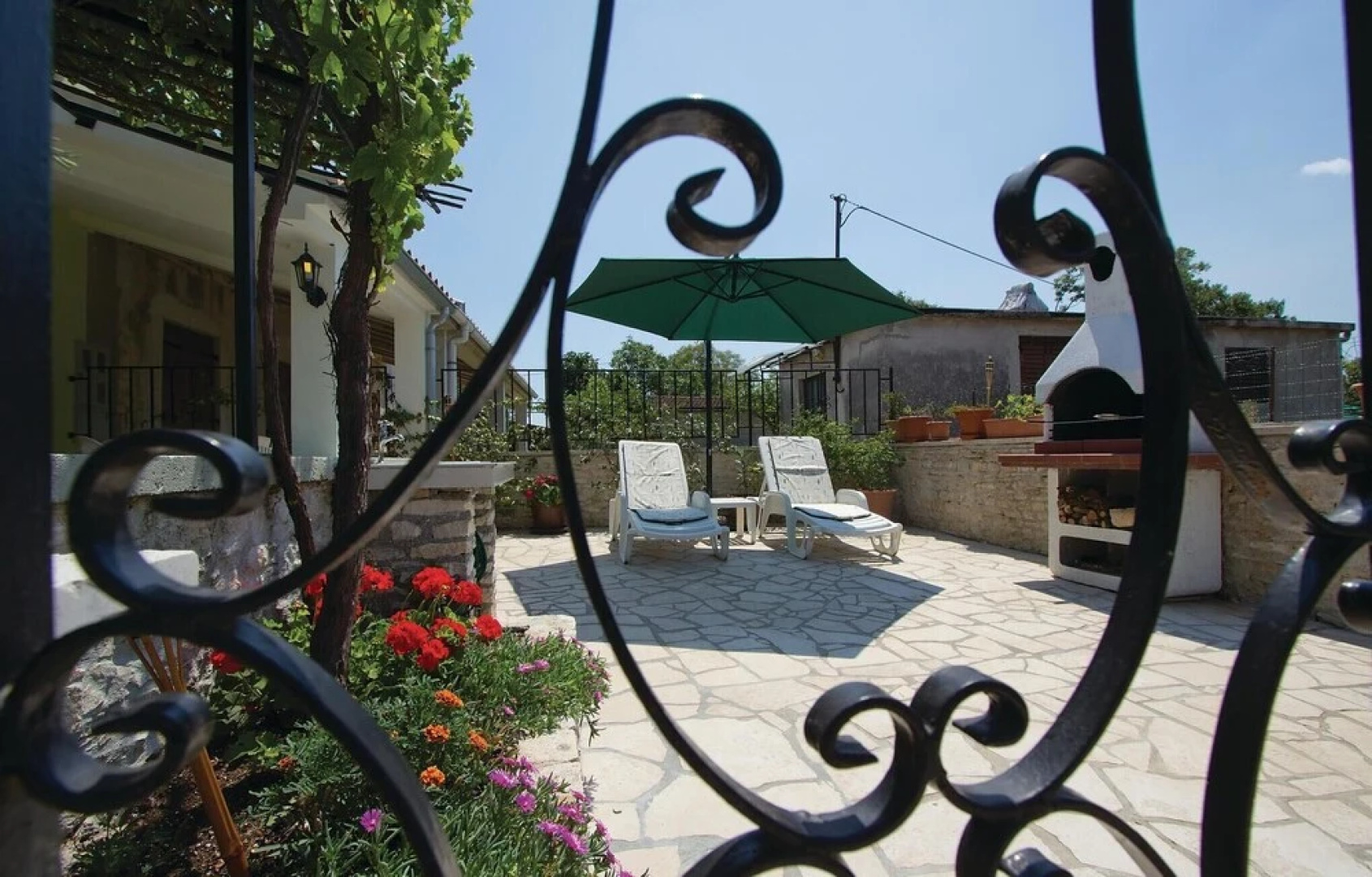 Beautiful Home in Belavici With Wifi and 2 Bedrooms