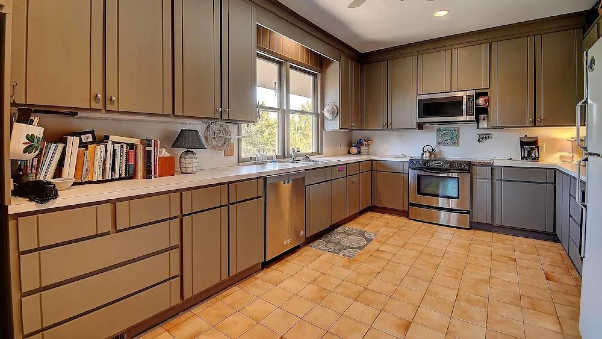 151 Easy Breezy 4 Br Home by RedAwning