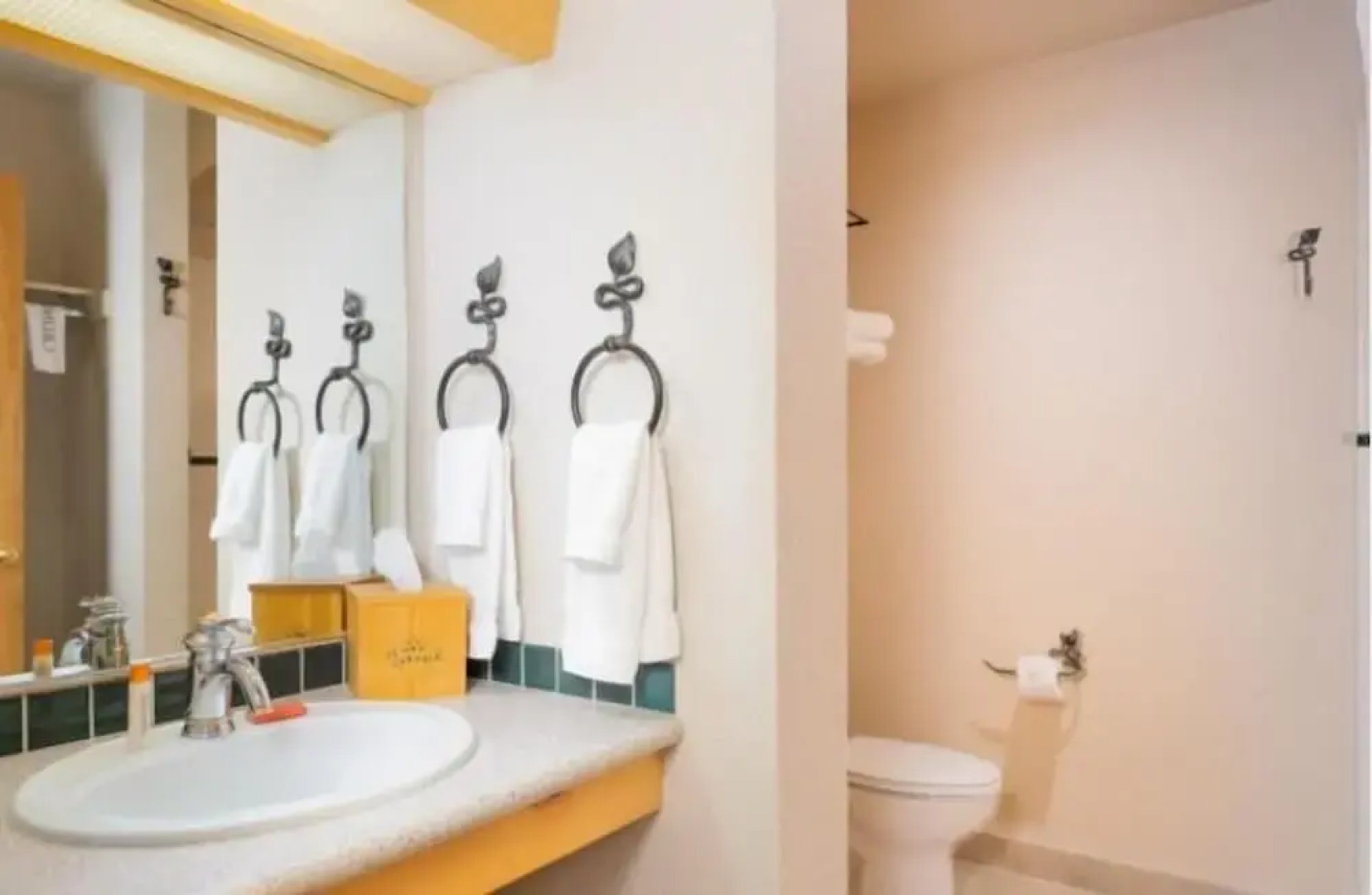 Schweitzer Mountain Resort Selkirk Lodge