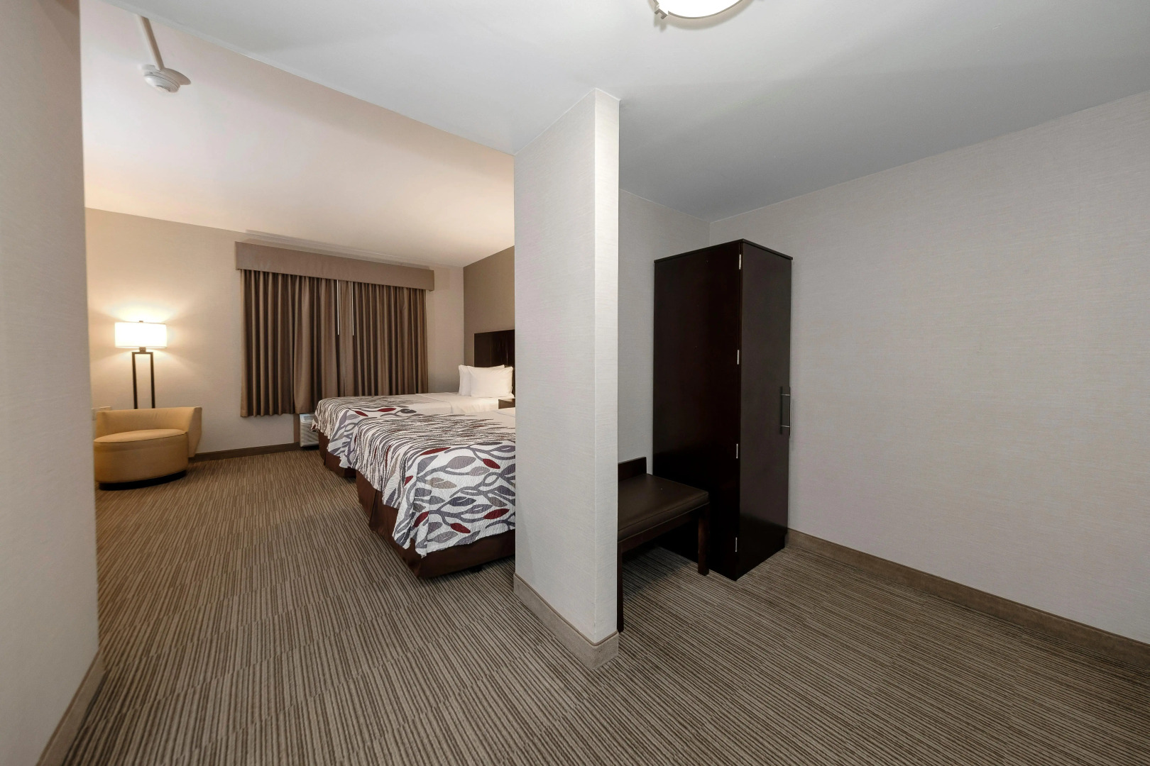 Red Roof Inn & Suites Newburgh – Stewart Airport/ West Point