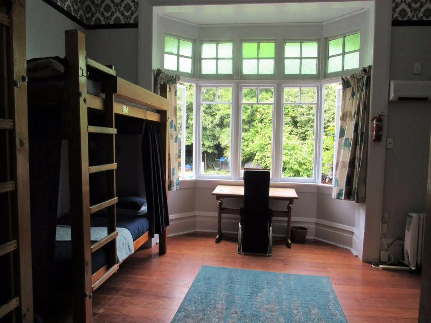 The White Elephant Accommodation - Hostel