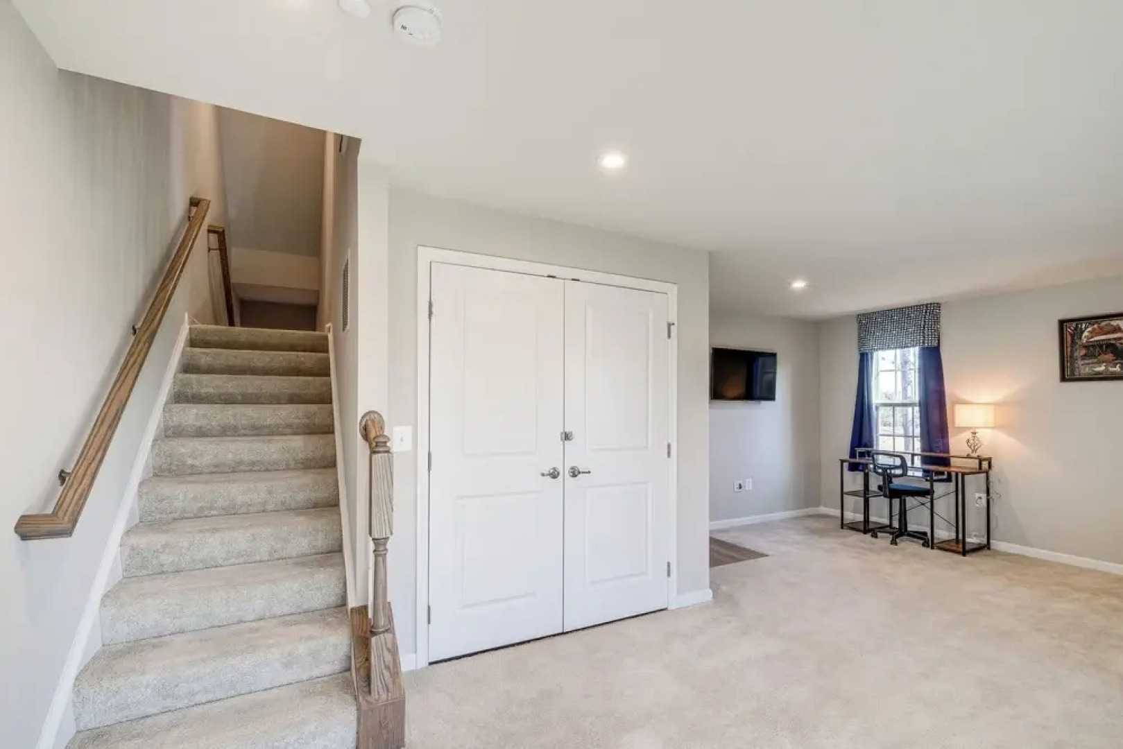 30 Mi to Downtown DC: Charming Dale City Townhome!