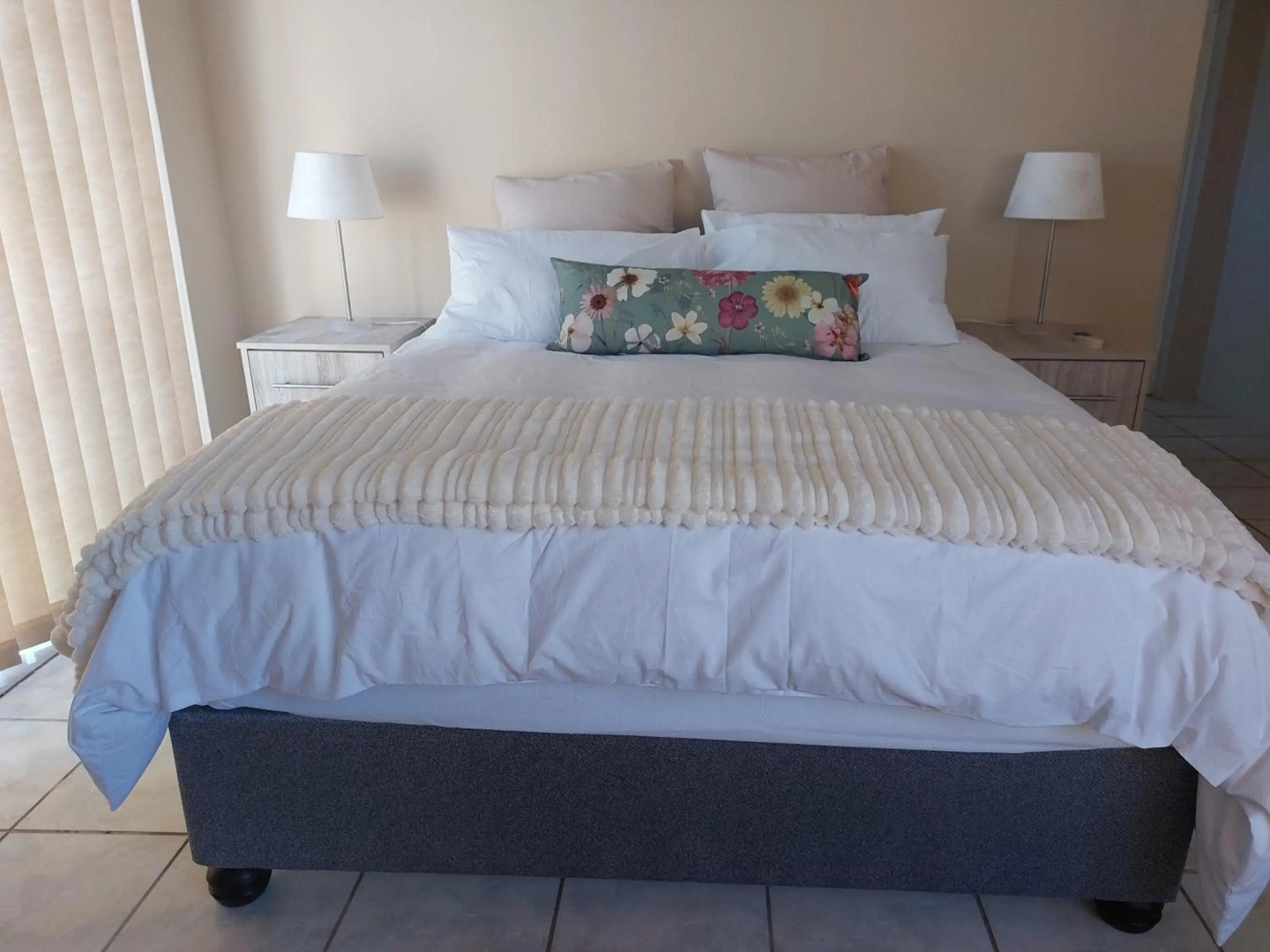 Cenikma Guest Suites - Couples Room