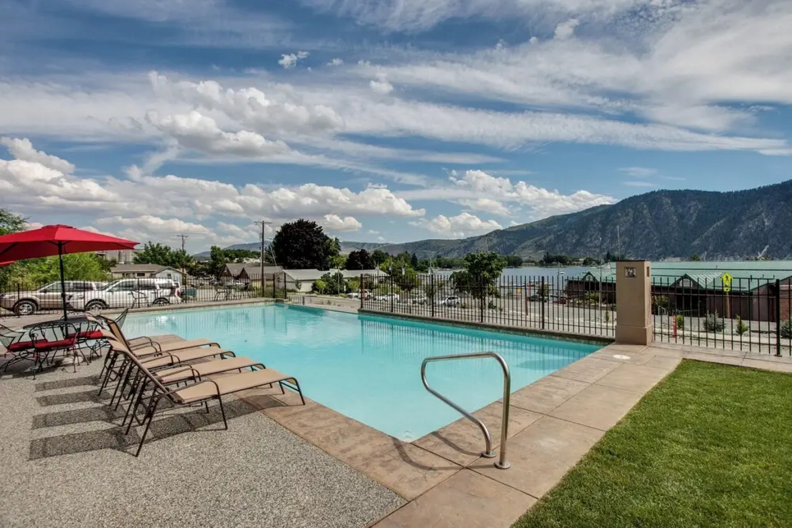 Marvelous Manson Condo, Steps to Lake Chelan Beach