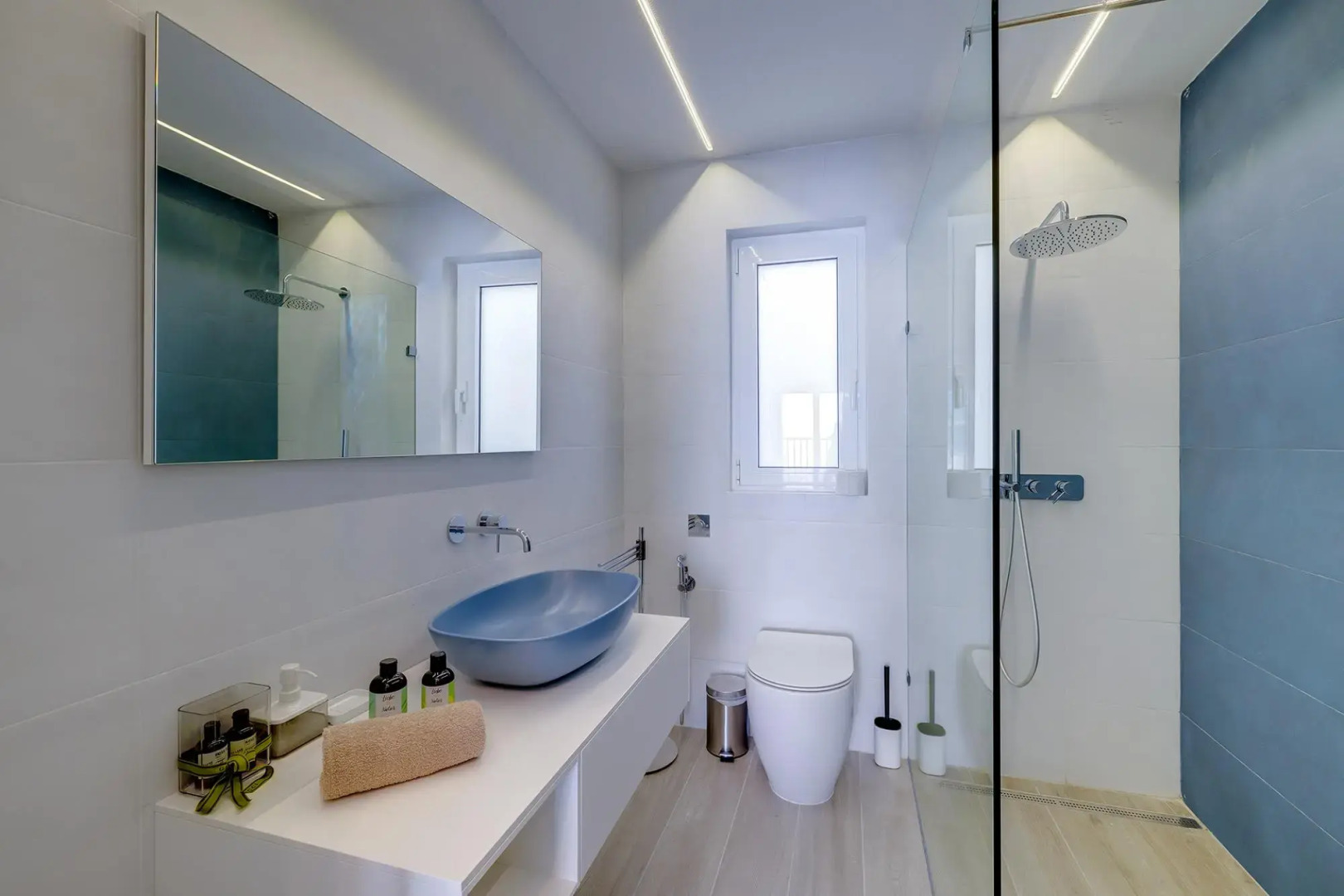 Stunning 3BR Apartment With Marina Views