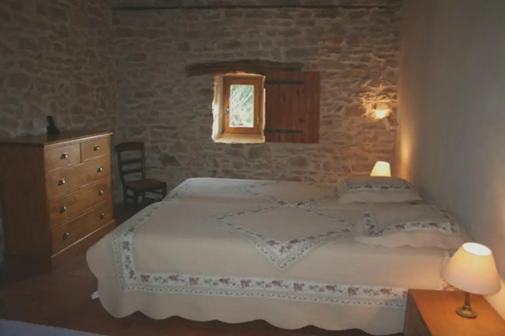 Apartment With 4 Bedrooms in Laudun-l'ardoise, With Wonderful Lake View, Enclosed Garden and Wifi