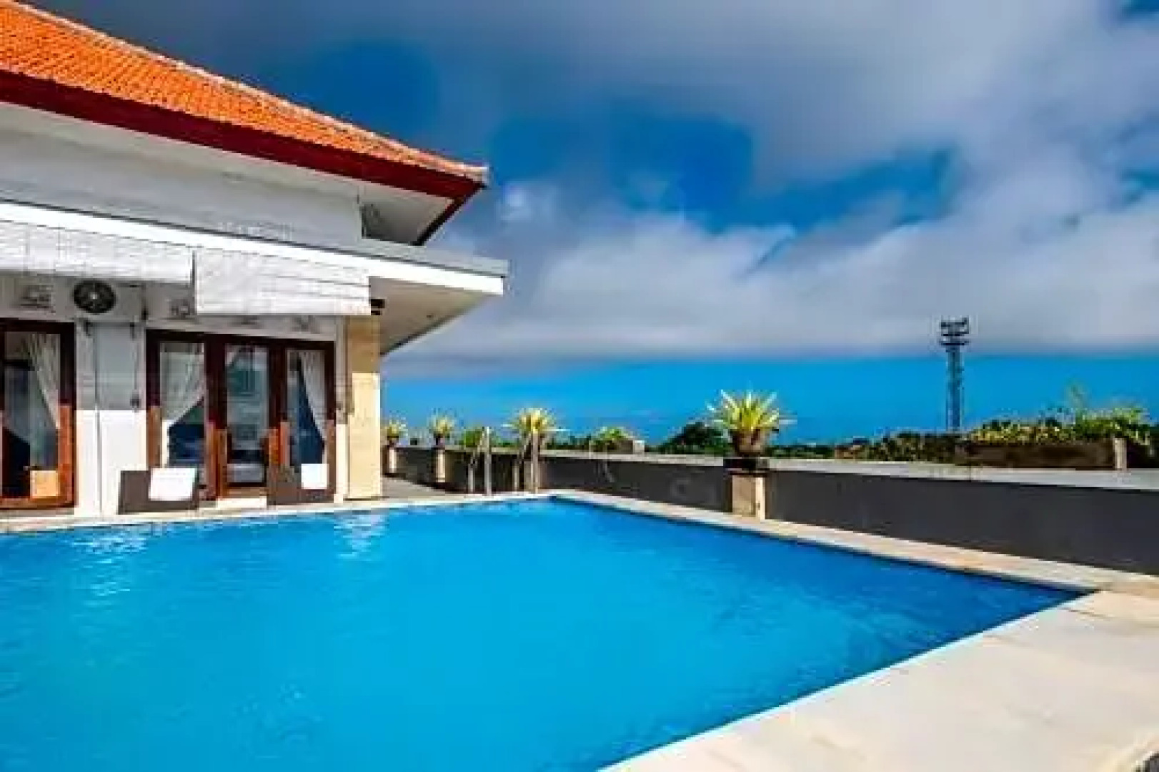 RedDoorz Plus near Dreamland Beach