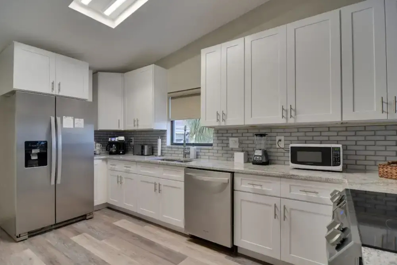 Ideally Located Palm Harbor Condo: Walk Downtown!