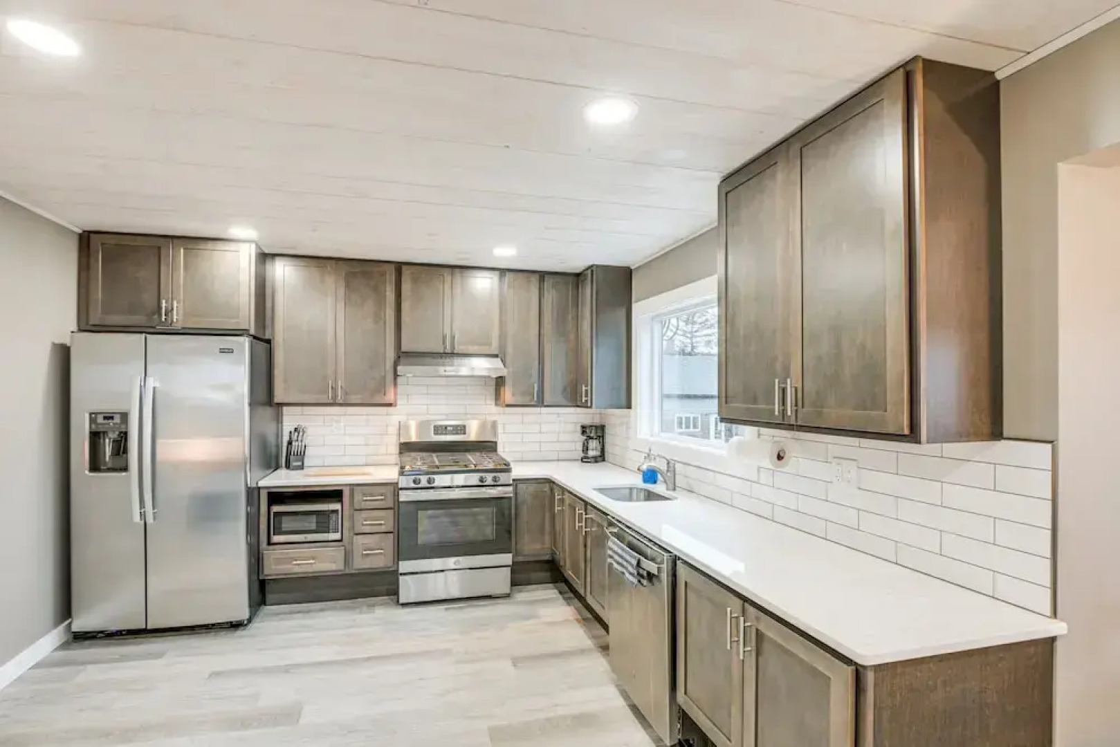 Cozy Maine Getaway: Covered Deck, Walk to Beach!