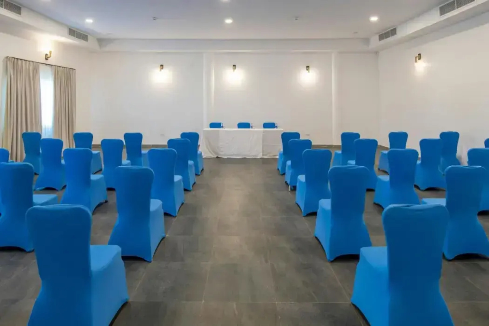 Le Mersenne Zanzibar, Autograph Collection