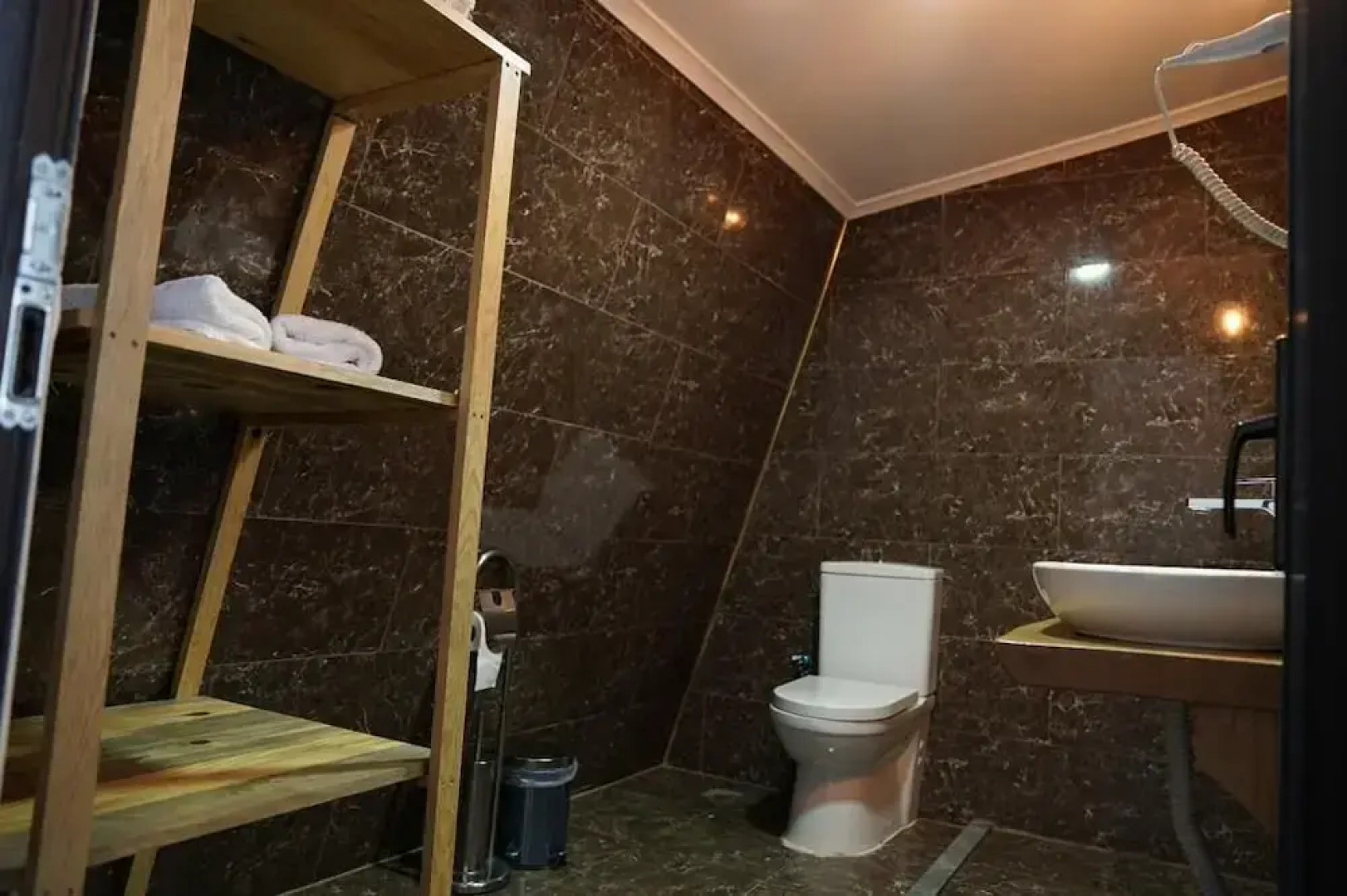 Astroi̇a Otel & Bi̇li̇m Kampi