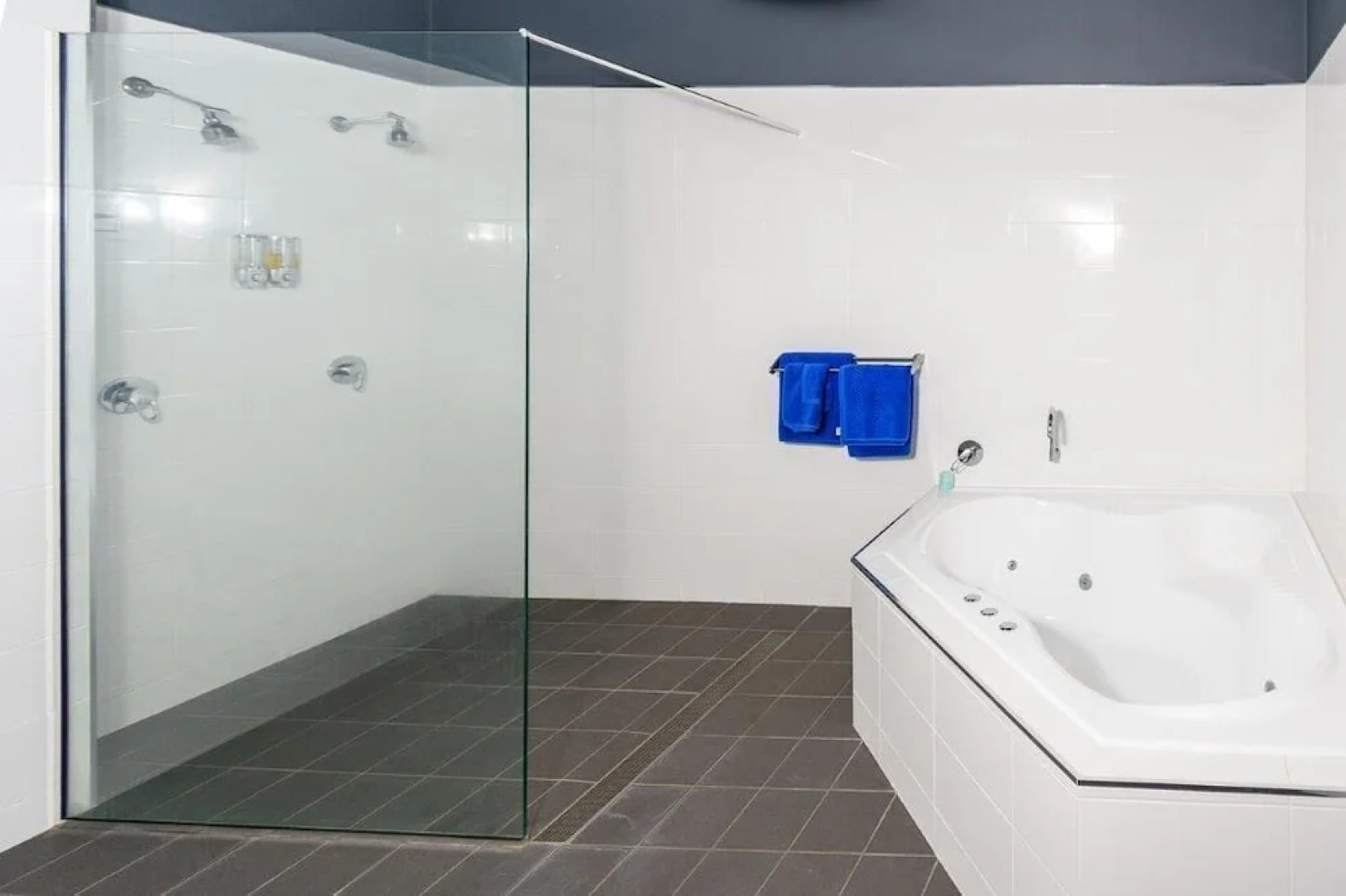 Daydream Motel & Cottages