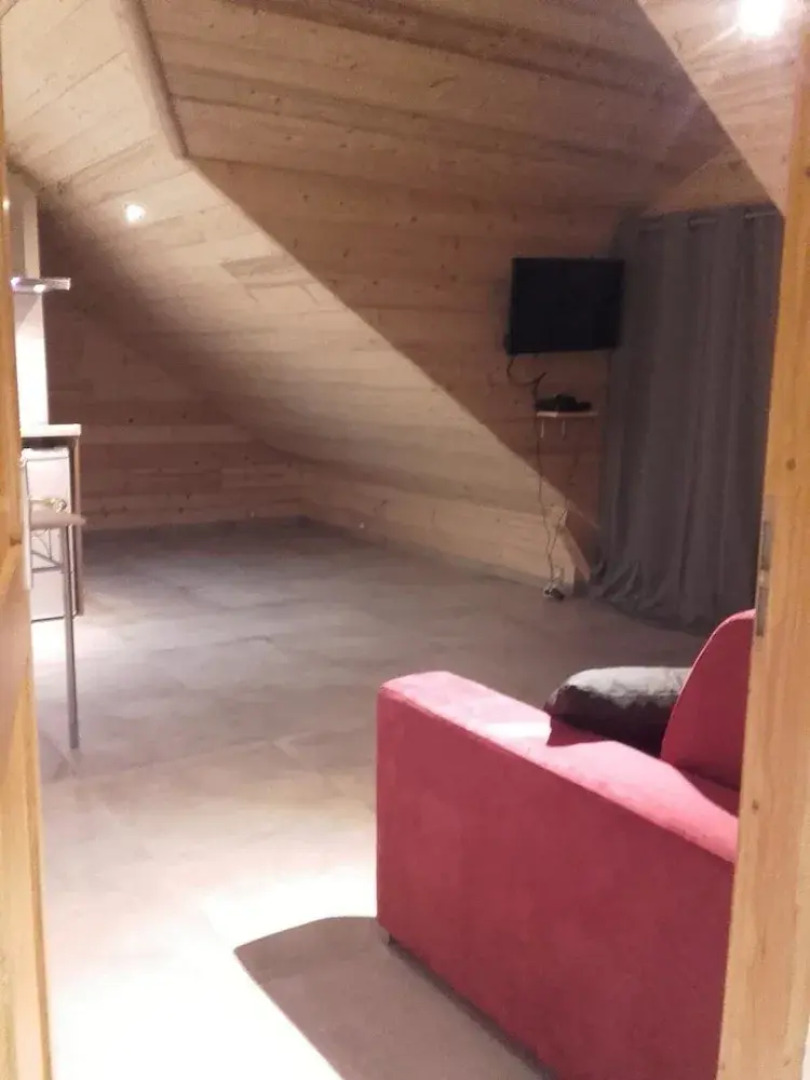 Studio in Saint-jean-d'arves, With Wonderful Mountain View, Furnished Garden and Wifi - 6 km From the Slopes