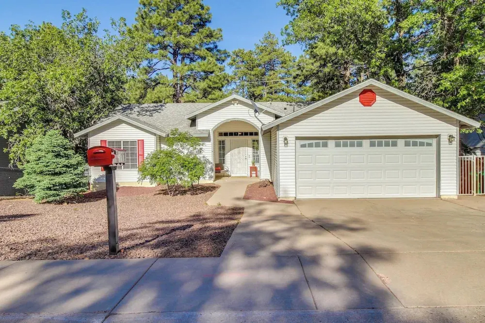 Walk to City Park: Family-friendly Show Low Home