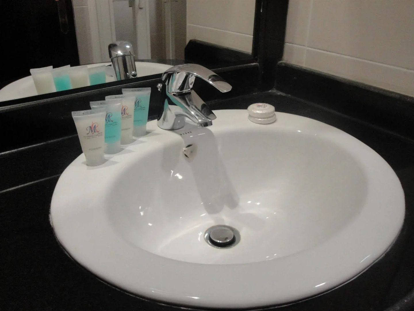 Marina Royal Hotel Suites