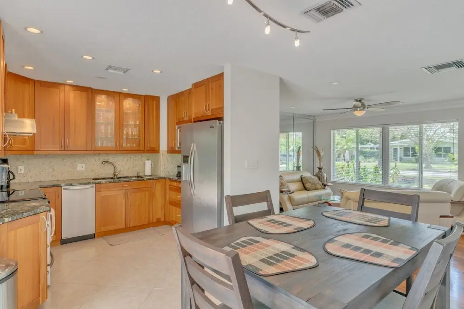 Shangri-la 3 Bedroom Home by RedAwning