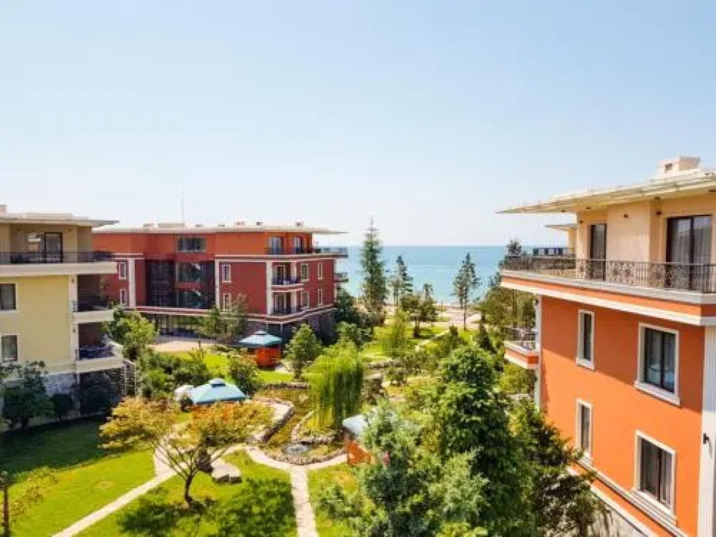 Luxury Dreamland Oasis Apartments