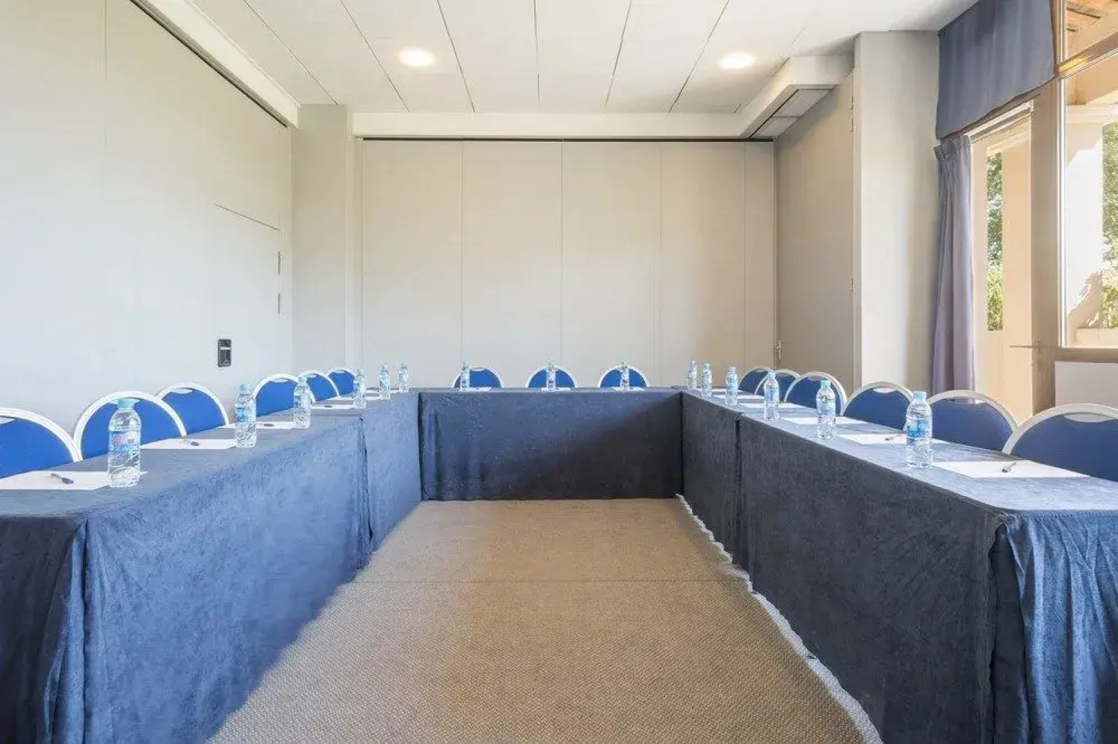 Pierre & Vacances Hotel Du Golf De Pont Royal En Provence