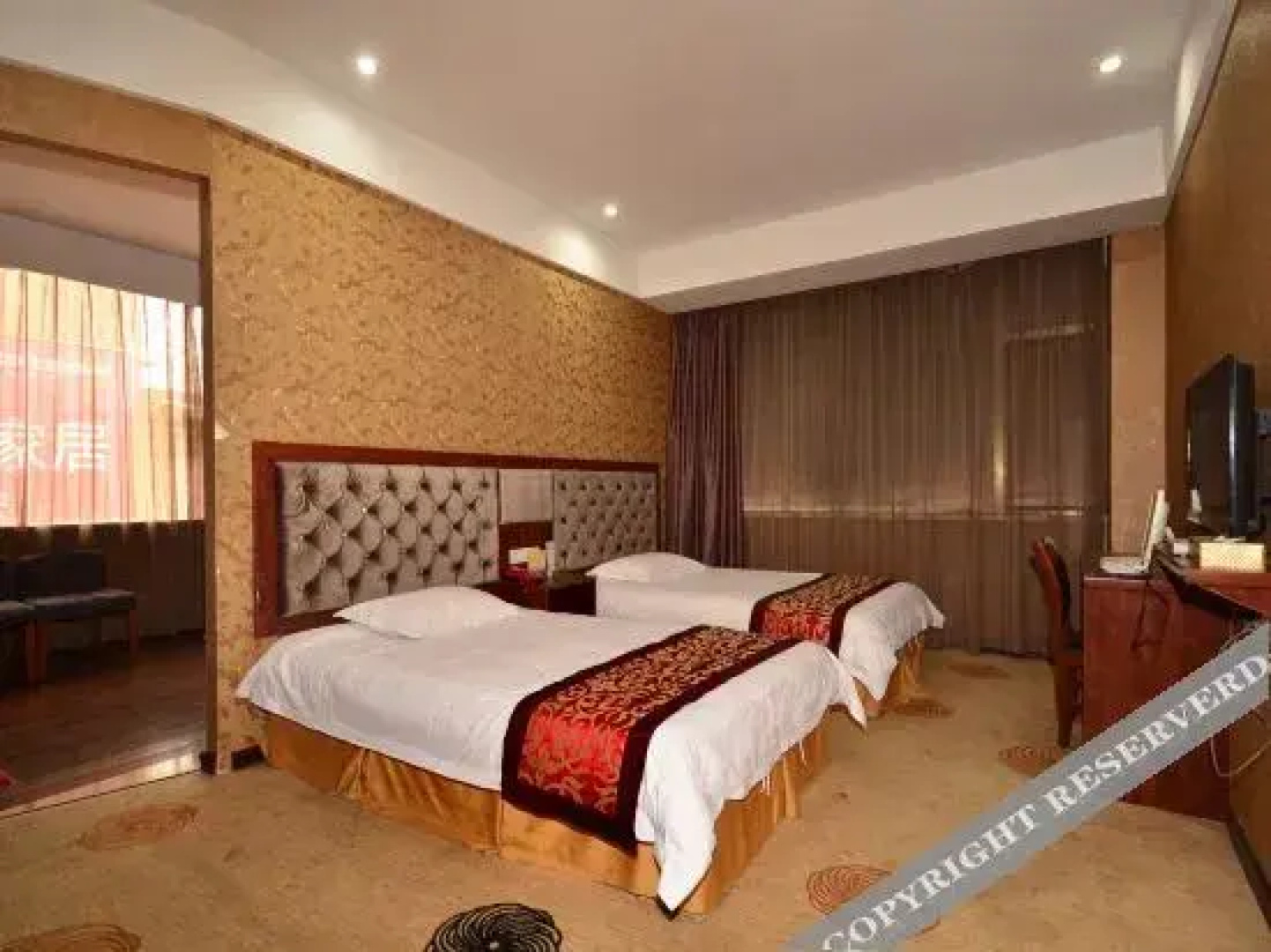 V8 Holiday Hotel