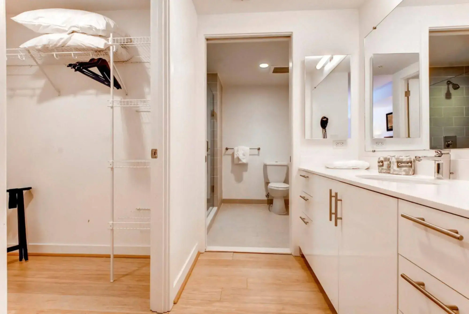 Global Luxury Suites at Chinatown