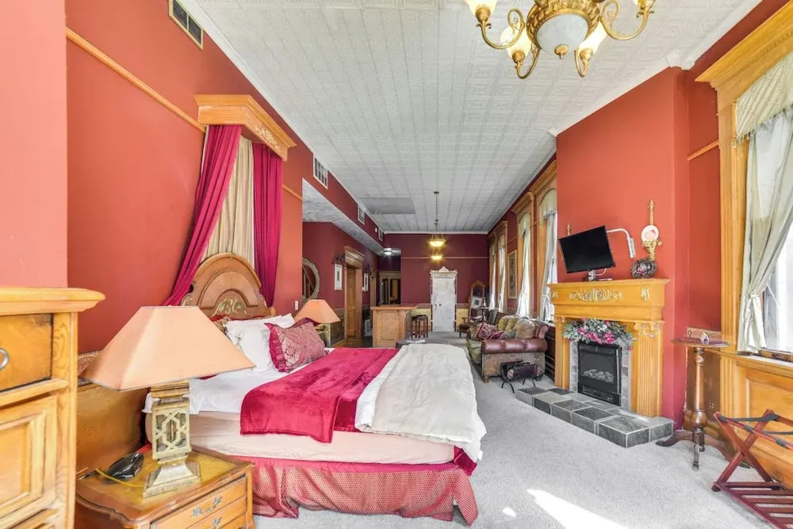 Downtown Yankton Suite: Walk to Restaurants!