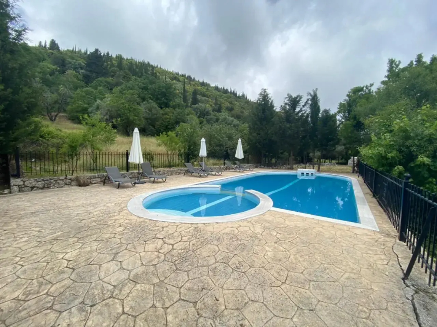 Apanema Lefkada