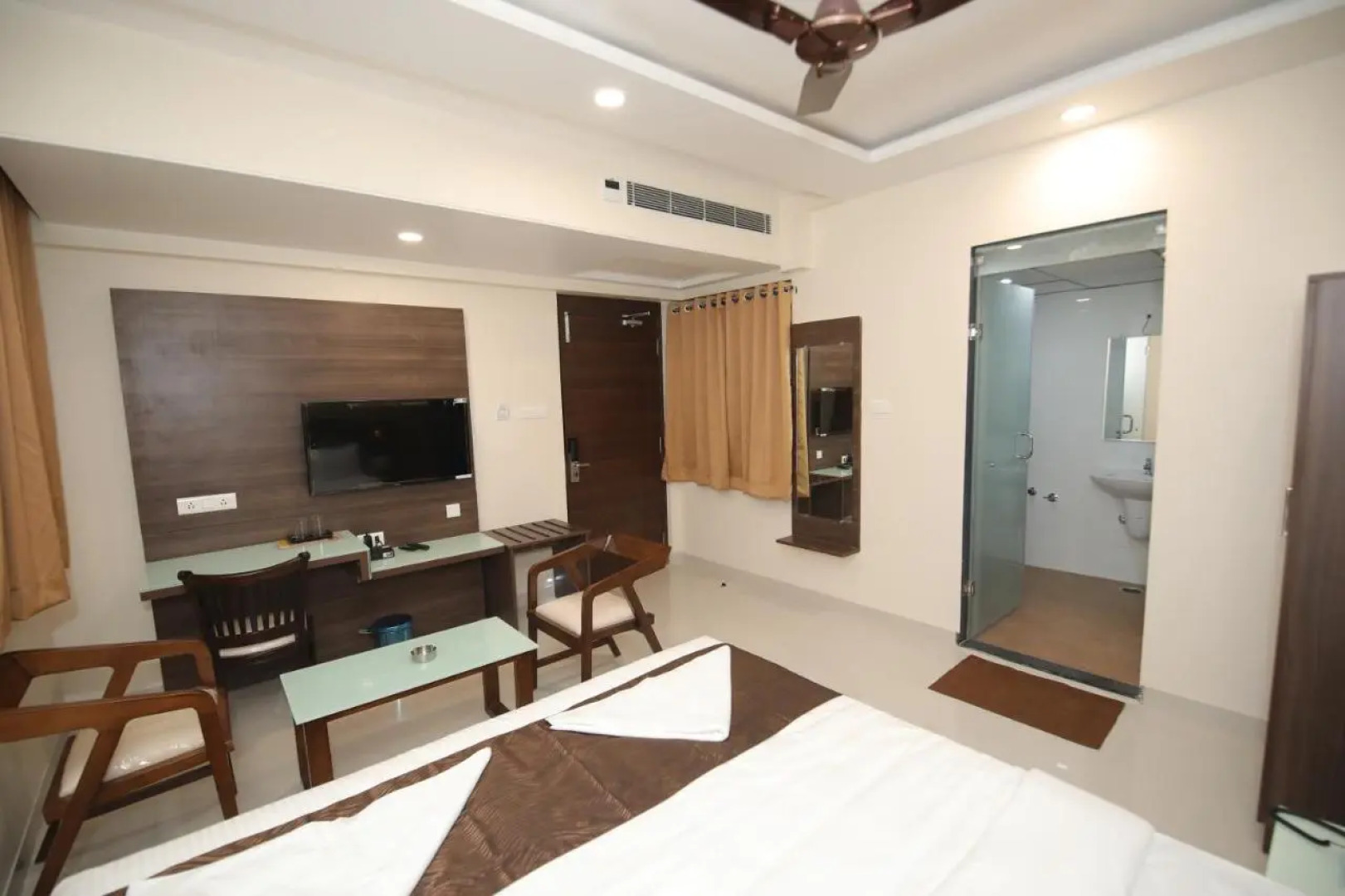 OYO 26698 Hotel Shringar Palace