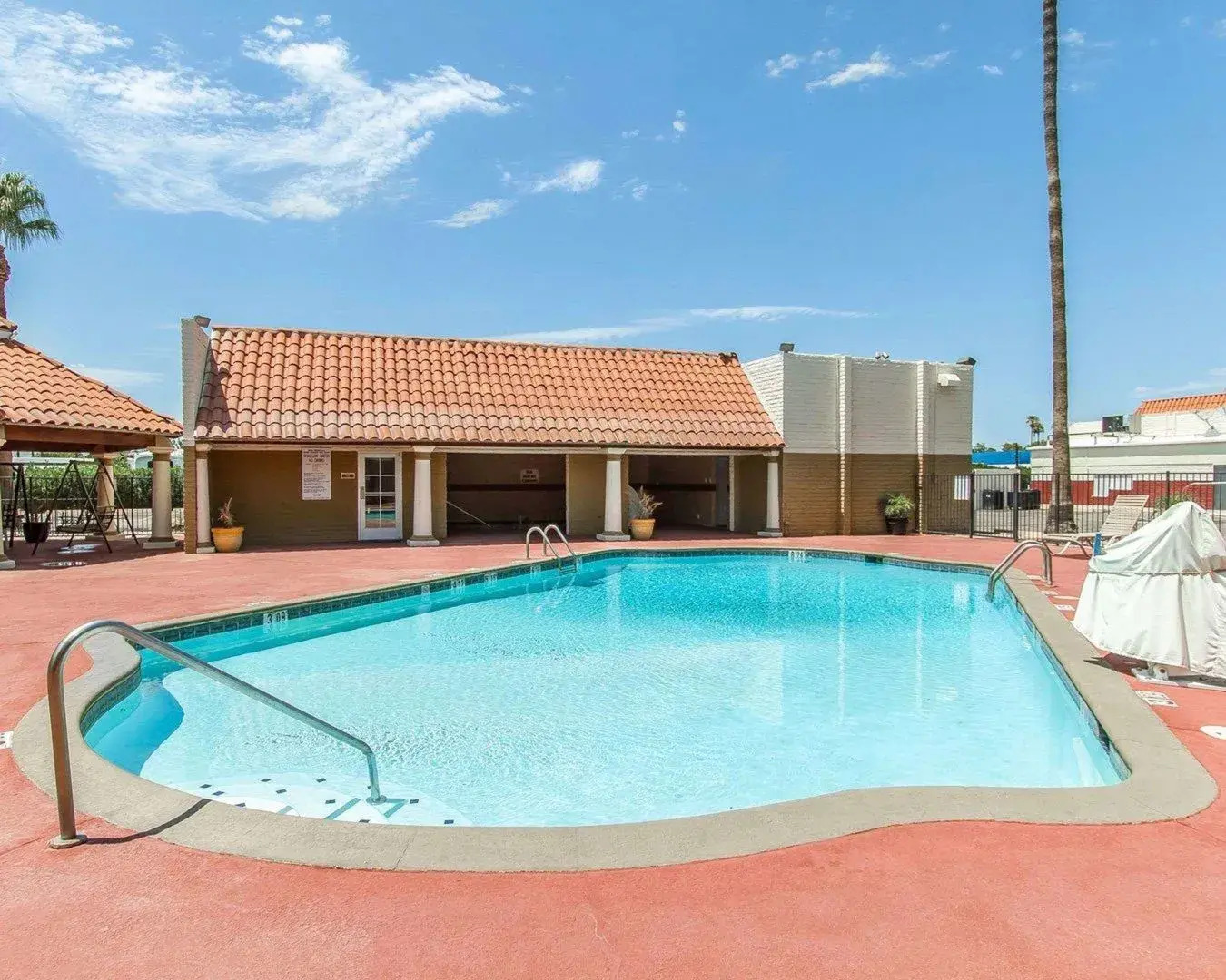 Econo Lodge Inn & Suites