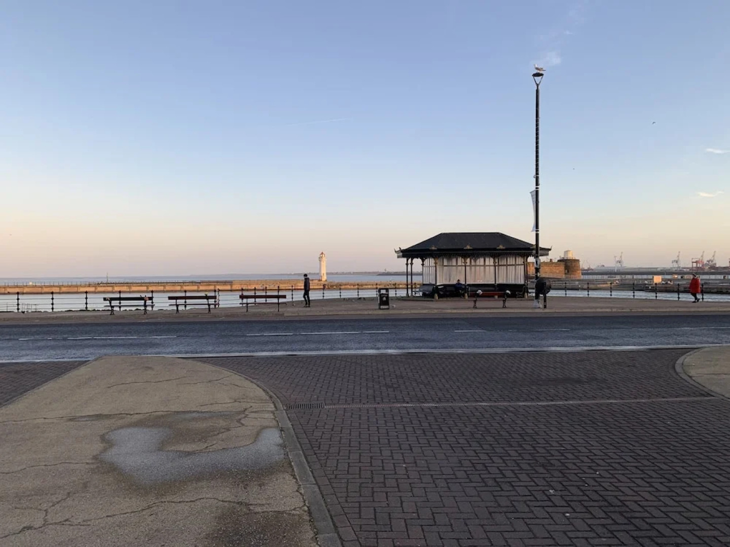 Lovely 2-bed Apartment in Wallasey, Sleeps 4