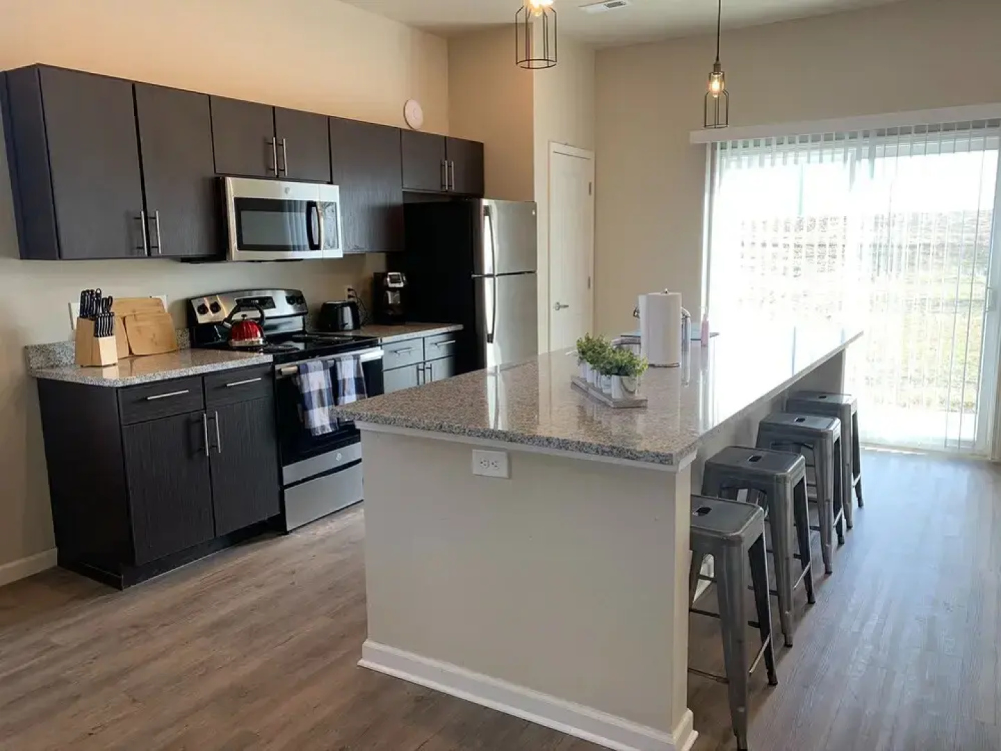 4 Bedroom Cozy House near City Attractions