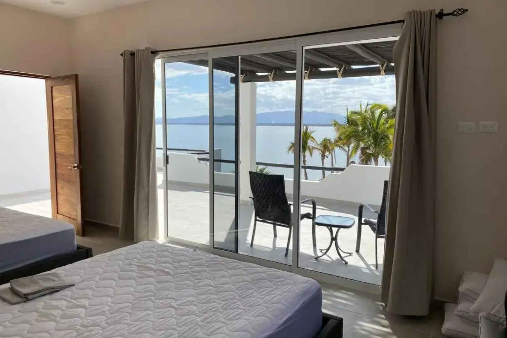 Casa Mañana Amazing Villa with Beachfront & Pool 4BR 4BA