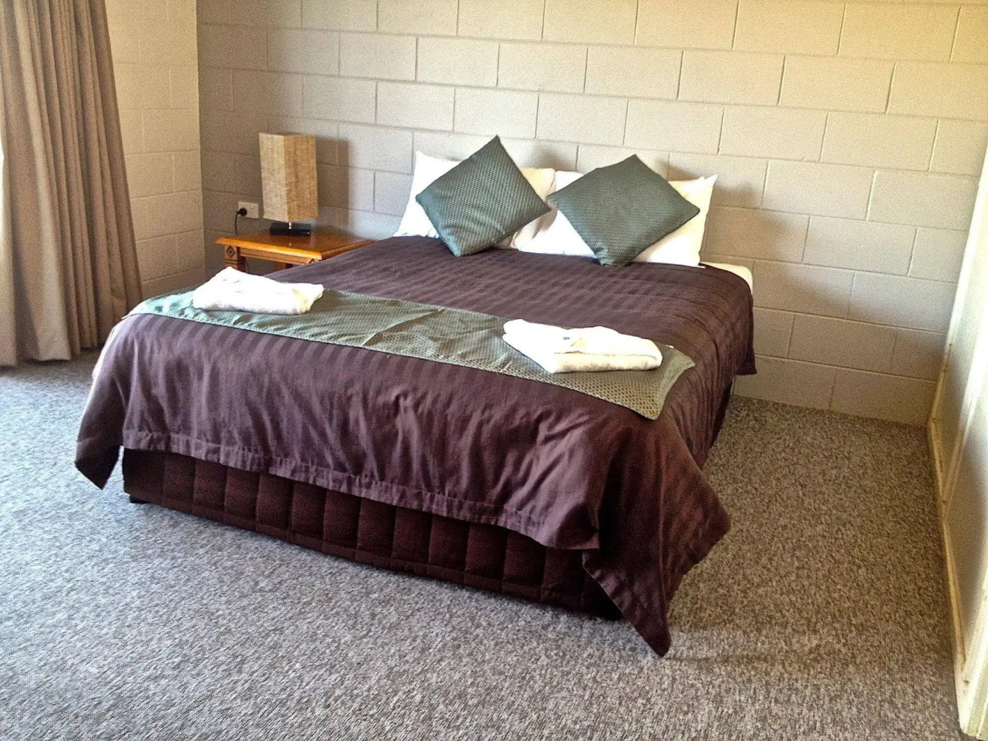 Colonial Court Holiday Apartments
