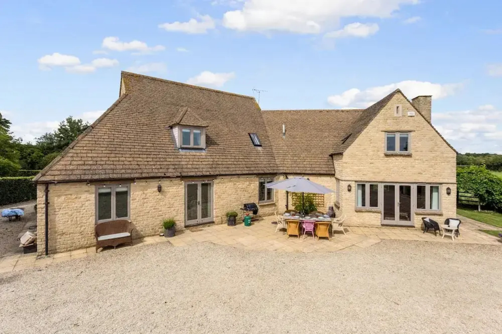 Spacious & Stylish Cotswold Family home