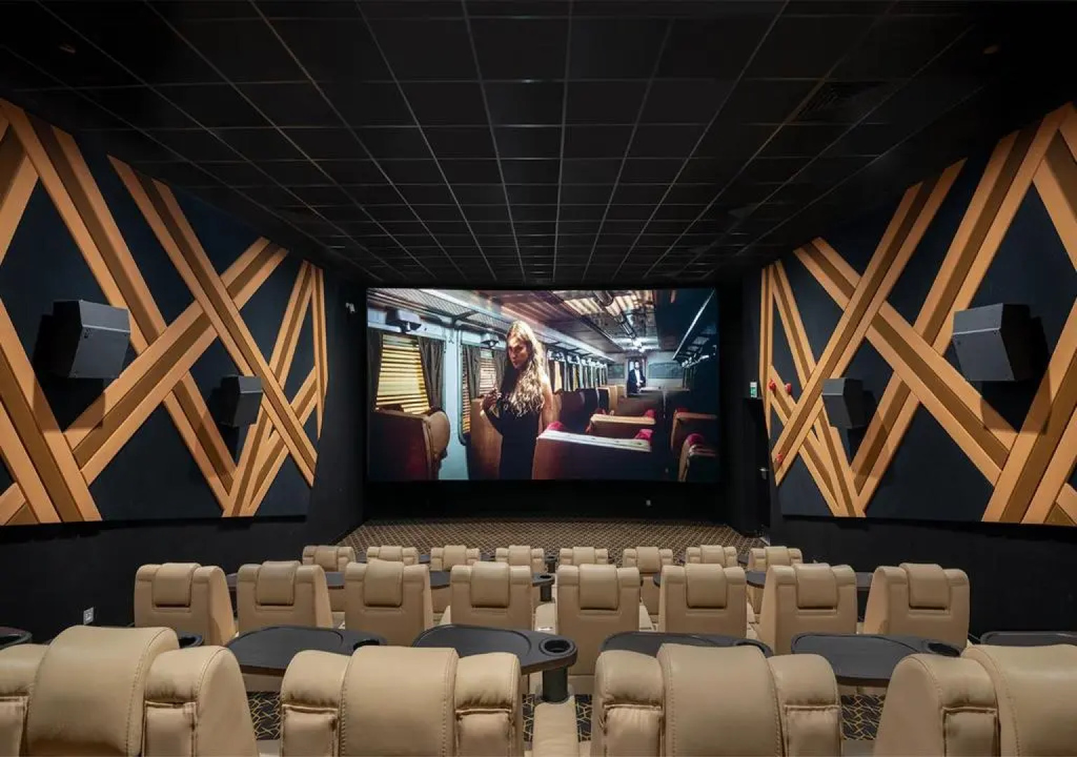 Crystal Inn by Almasa