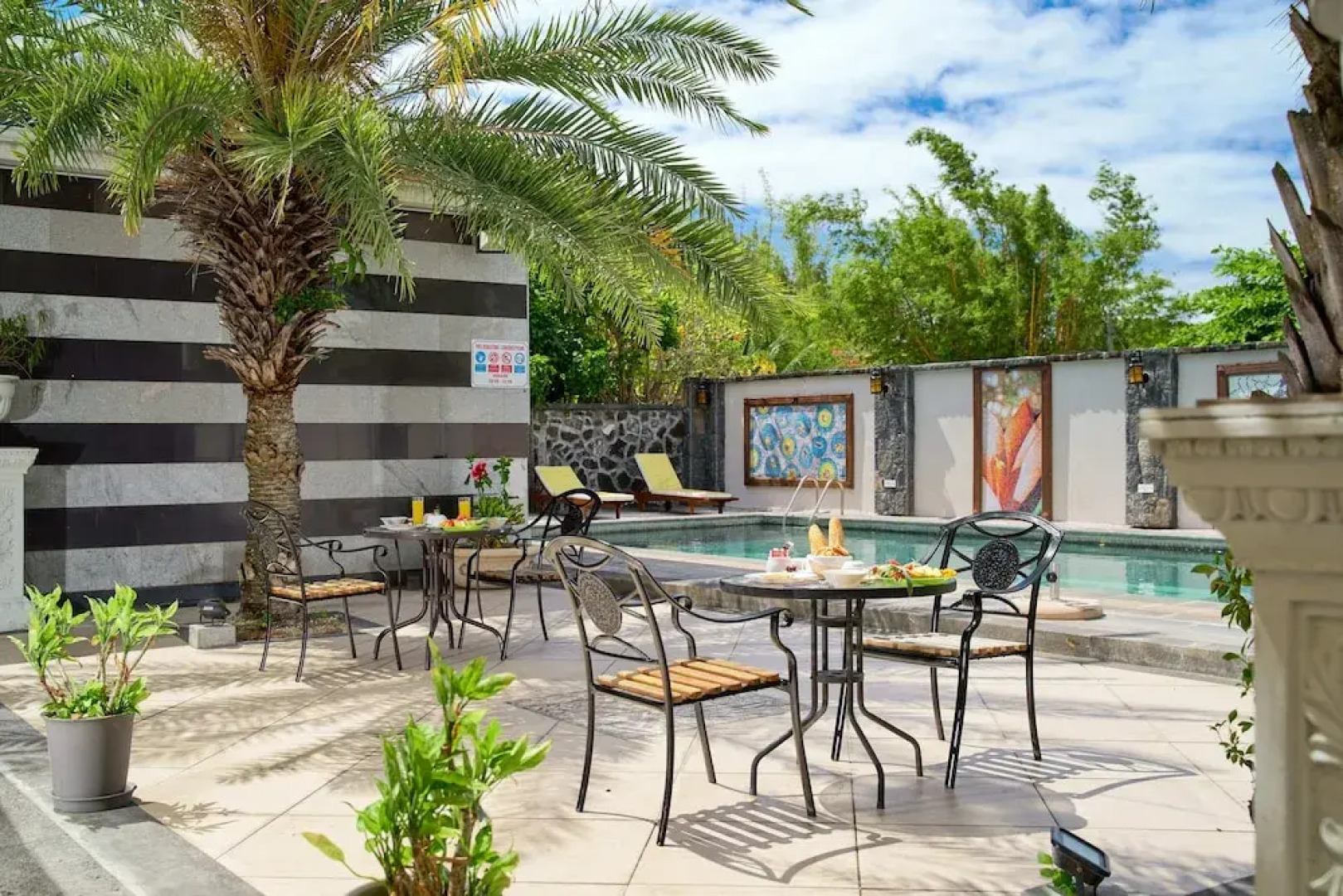 BurNas Beach & Apartments